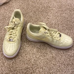 neon yellow Air Force 1